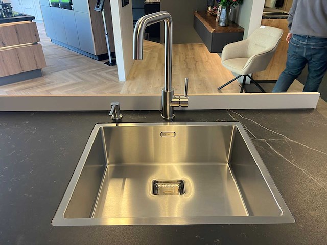 Nolte - showroomkeuken met aeg/samsung apparatuur - afbeelding 9 van  21