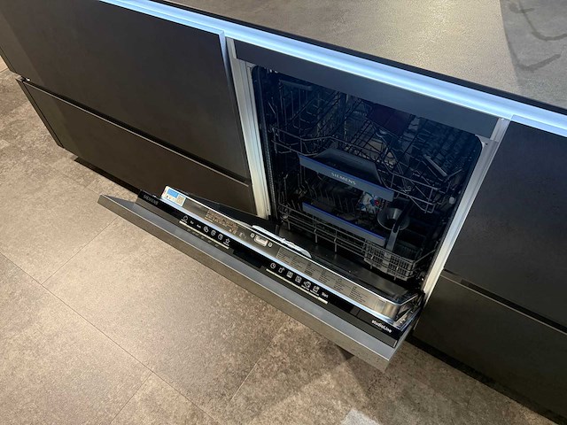 Nolte - showroomkeuken met apparatuur - afbeelding 12 van  19