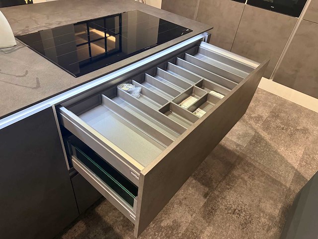 Nolte - showroomkeuken met apparatuur - afbeelding 18 van  19