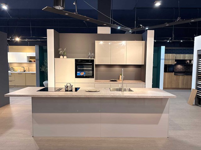 Nolte - showroomkeuken met beko apparatuur - afbeelding 1 van  15