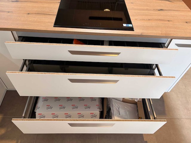 Nolte - showroomkeuken met bosch apparatuur - afbeelding 19 van  27