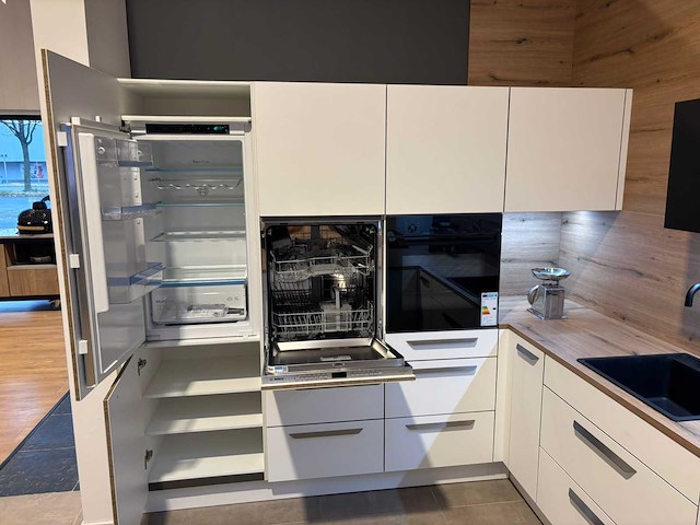 Nolte - showroomkeuken met bosch apparatuur - afbeelding 24 van  27