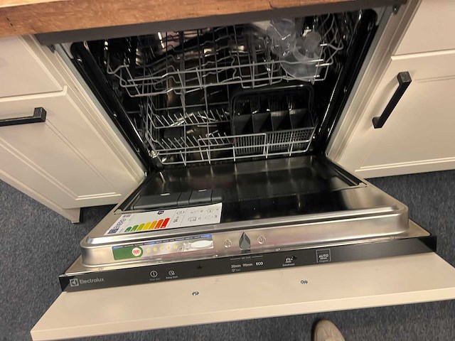 Nolte - showroomkeuken met electrolux/aeg apparatuur - afbeelding 4 van  22