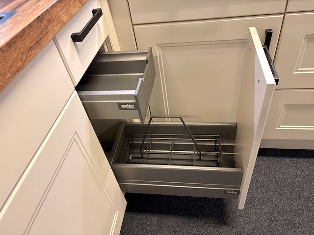Nolte - showroomkeuken met electrolux/aeg apparatuur - afbeelding 11 van  22