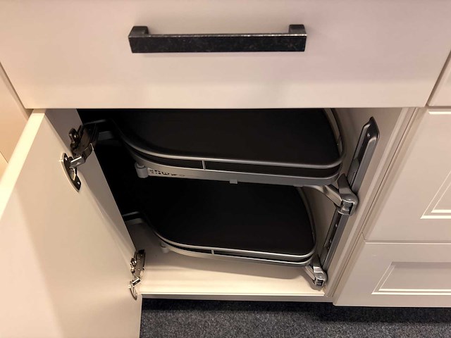 Nolte - showroomkeuken met electrolux/aeg apparatuur - afbeelding 14 van  22
