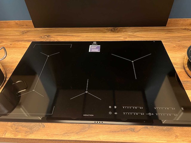 Nolte - showroomkeuken met electrolux/aeg apparatuur - afbeelding 19 van  22