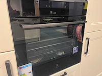Nolte - showroomkeuken met electrolux/aeg apparatuur - afbeelding 20 van  22