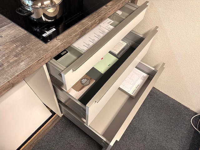 Nolte - showroomkeuken met franke/samsung apparatuur - afbeelding 15 van  22