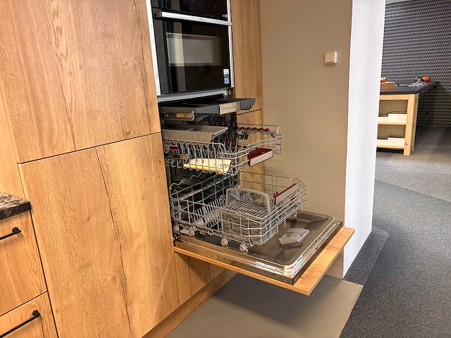 Nolte - showroomkeuken met neff apparatuur - afbeelding 4 van  15