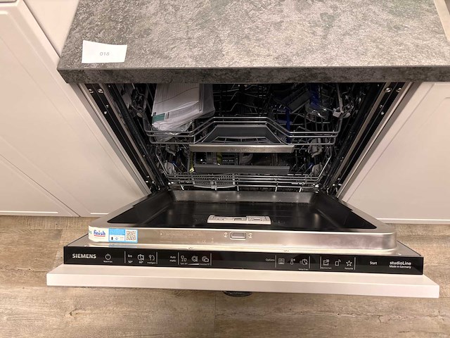 Nolte - showroomkeuken met siemens studioline apparatuur - afbeelding 2 van  24
