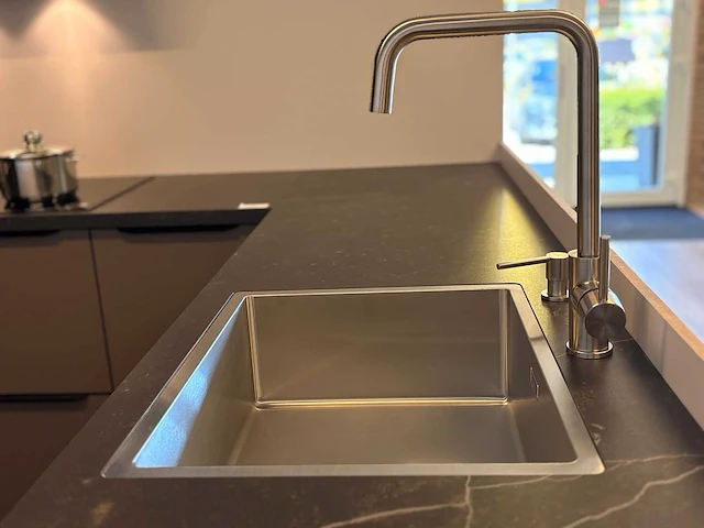 Nolte - soft lack magma - showroomkeuken met apparatuur - afbeelding 2 van  22