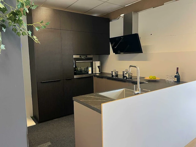 Nolte - soft lack magma - showroomkeuken met apparatuur - afbeelding 1 van  22