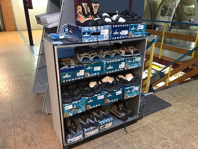 Nomad partij schoenen en sandalen (14x) - afbeelding 1 van  4