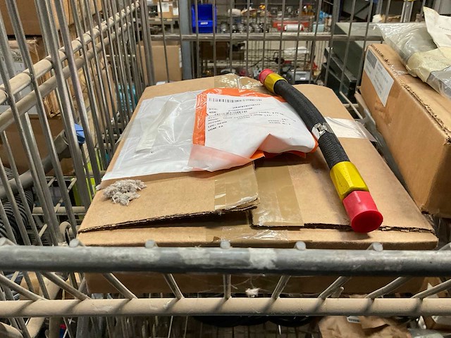 Nonmetallic hose assembly (20x) - afbeelding 1 van  3