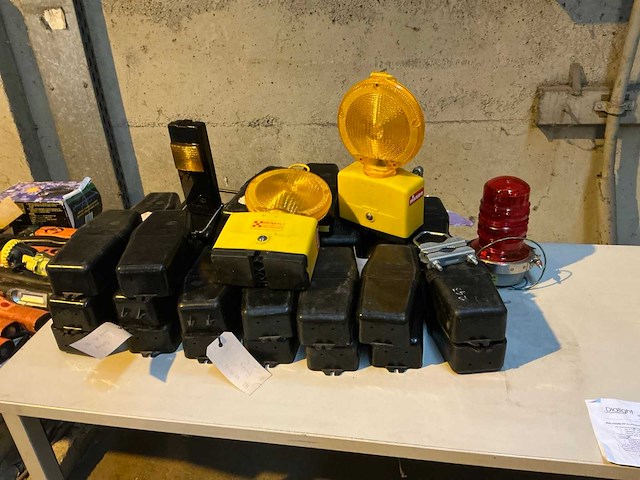 Noodlamp (33x) - afbeelding 1 van  7