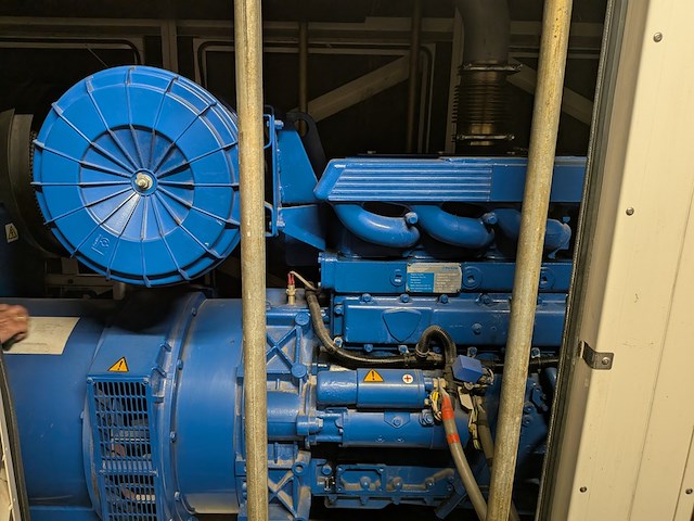 Noodstroomaggregaat 250 kva, perkins dieselmotor / stamford generator - afbeelding 6 van  30