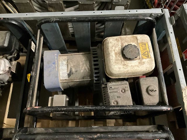 Noodstroomaggregaat (4x) - afbeelding 3 van  5