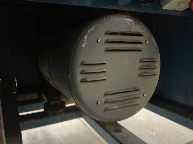 Noodstroomaggregaat - afbeelding 8 van  9