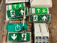 Noodverlichting en zeepdispenser - afbeelding 2 van  4