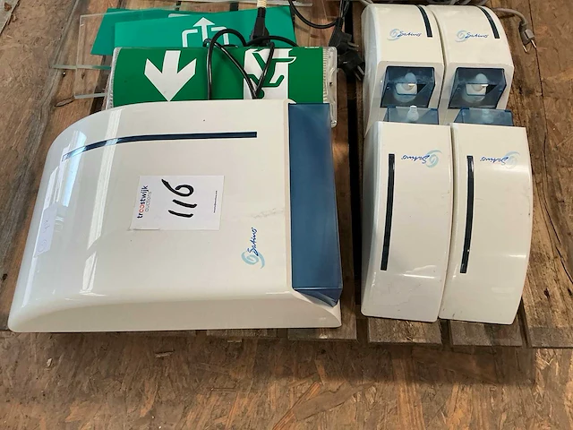 Noodverlichting en zeepdispenser - afbeelding 3 van  4