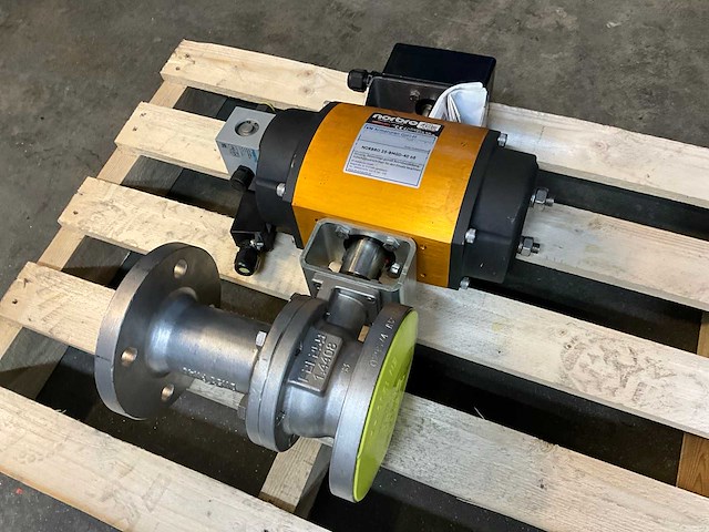 Norbro roestvrij staal afsluiter 1.4408 met actuator (4x) - afbeelding 1 van  7