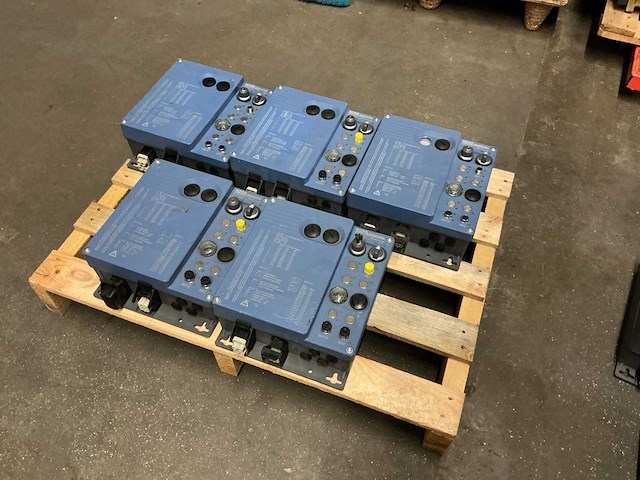 Nord drivesystems 3kw sk155e-fds-301-340-a-v00 converter frequentieregelaar (5x) - afbeelding 1 van  5