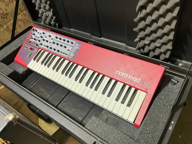 Nord lead 2x synthesizer keyboard - afbeelding 1 van  5