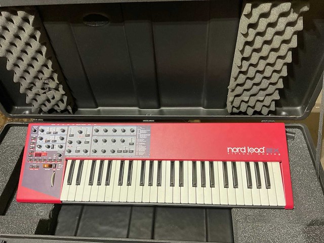 Nord lead 2x synthesizer keyboard - afbeelding 2 van  5