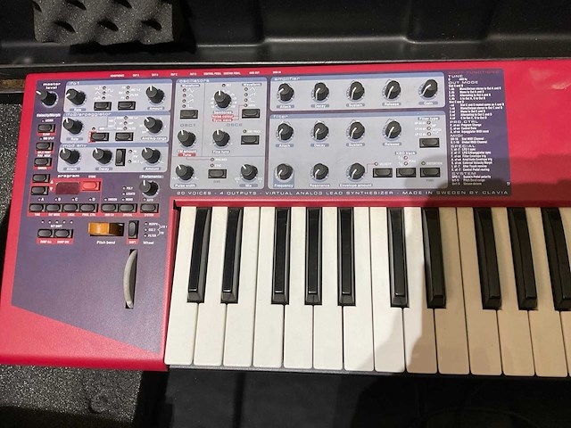Nord lead 2x synthesizer keyboard - afbeelding 2 van  3