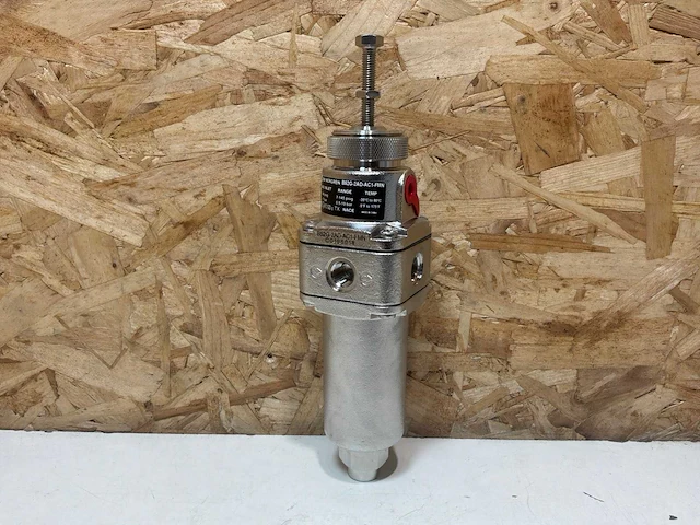 Norgren b52g-2ad-ac1-fmn industriële persluchtfilter met drukregelaar (2x) - afbeelding 3 van  7