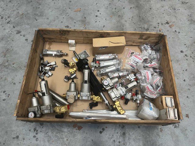 Norgren, smc - partij pneumatische componenten en luchtverzorgingsonderdelen - afbeelding 6 van  7