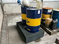 North sea hydra power plus 46 olielekbak met 2 vaten olie - afbeelding 6 van  7
