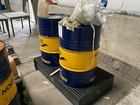 North sea hydra power plus 46 olielekbak met 2 vaten olie - afbeelding 2 van  7