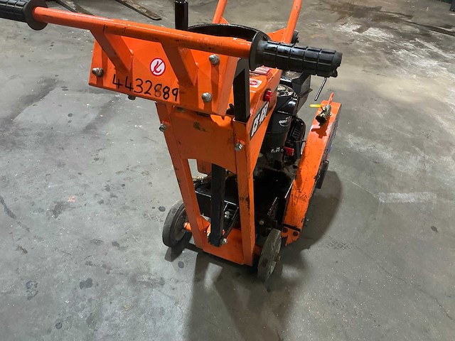 Norton clipper cs 451 betonzaag - afbeelding 5 van  9