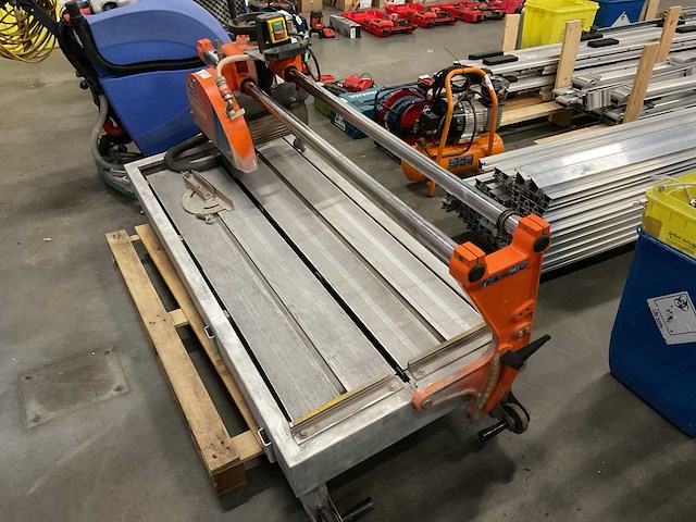 Norton clipper cst 120 alu tegelzaagmachine - afbeelding 2 van  4