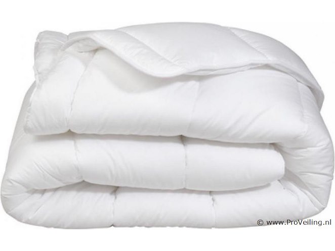 Veiling van diverse goederen o.a. slaapzakken, padelset, theedoeken & waterkokers - bieden vanaf 5 euro