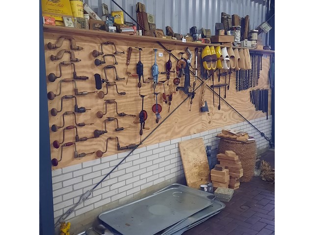 Nostalgisch handgereedschap - afbeelding 1 van  7