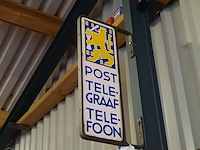 Nostalgisch uithangbord 'post, telefoon, telegraaf' - afbeelding 1 van  3