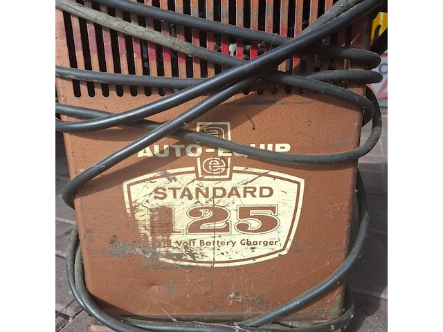 Nostalgische acculader auto equipe , standard 125 - afbeelding 2 van  5