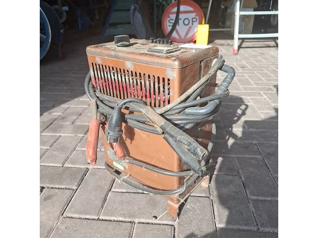 Nostalgische acculader auto equipe , standard 125 - afbeelding 4 van  5