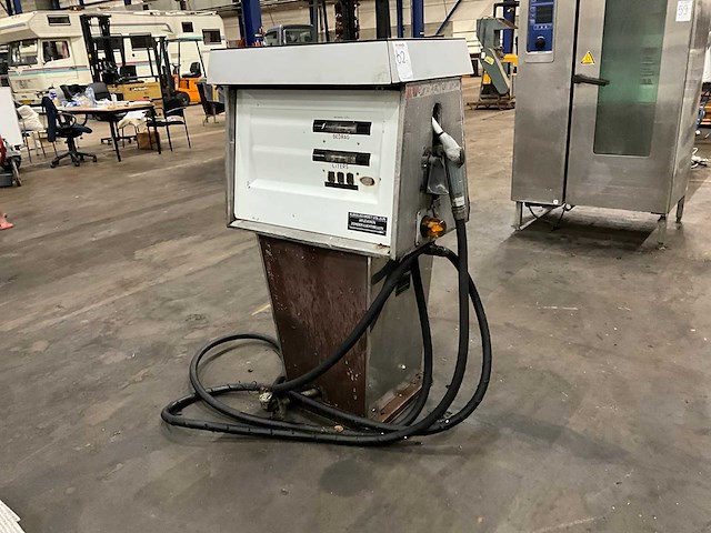 Nostalgische benzinepomp - afbeelding 1 van  4