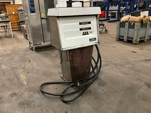 Nostalgische benzinepomp - afbeelding 2 van  4