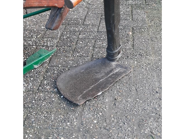 Nostalgische blauwbalk en plaggenschop - afbeelding 3 van  13