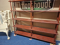 Nostalgische boekenkast en stoel - afbeelding 3 van  4