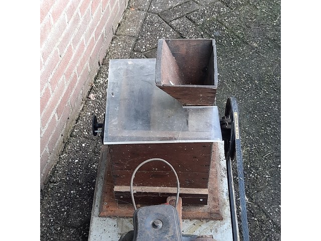 Nostalgische graan maalmolen - afbeelding 7 van  9