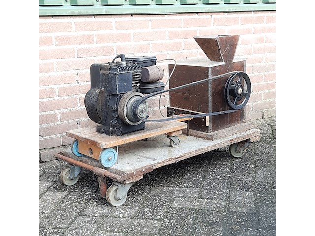 Nostalgische graan maalmolen - afbeelding 8 van  9