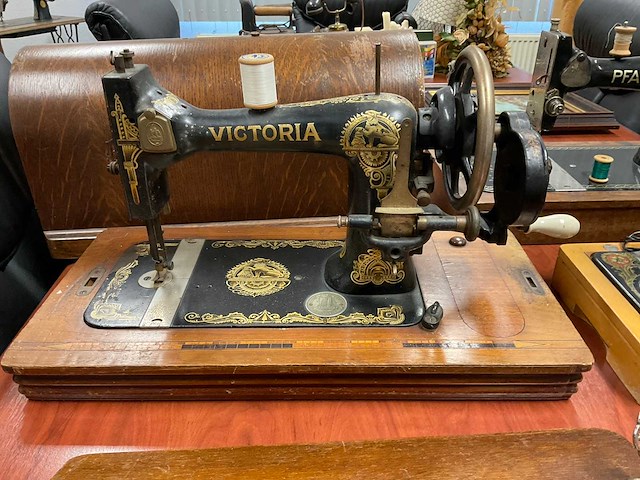 Nostalgische handnaaimachine (6x) - afbeelding 11 van  12