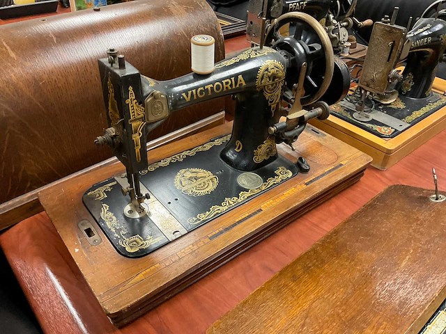 Nostalgische handnaaimachine (6x) - afbeelding 12 van  12