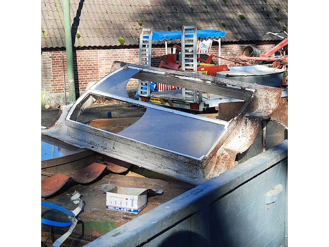 Nostalgische kiepkar met inhoud - afbeelding 2 van  10