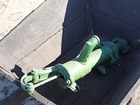 Nostalgische kruiwagen met waterpomp - afbeelding 2 van  10